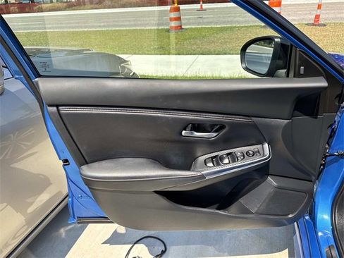 Used 2022 Nissan Sentra SR w/ Electronics Package image 19