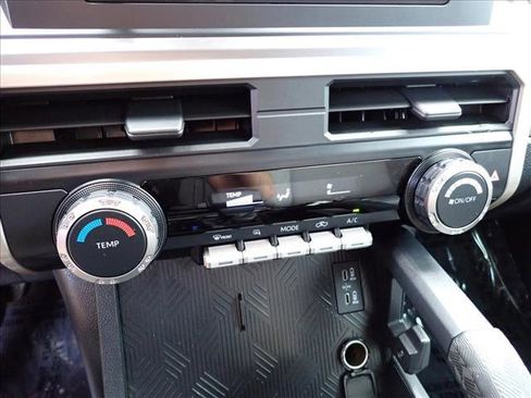 Used 2024 Toyota Tacoma SR5 AWD/4WD image 18