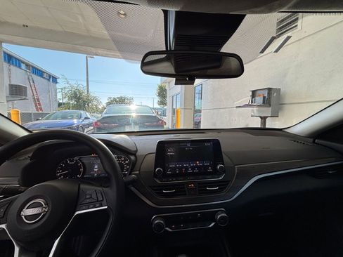 Used 2025 Nissan Altima 2.5 SV FWD image 33