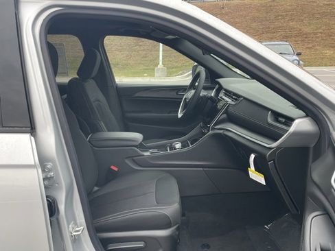 New 2025 Jeep Grand Cherokee L Laredo image 48