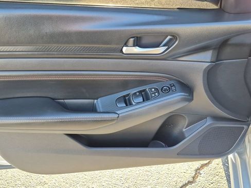 Used 2019 Nissan Altima 2.5 SR FWD image 25