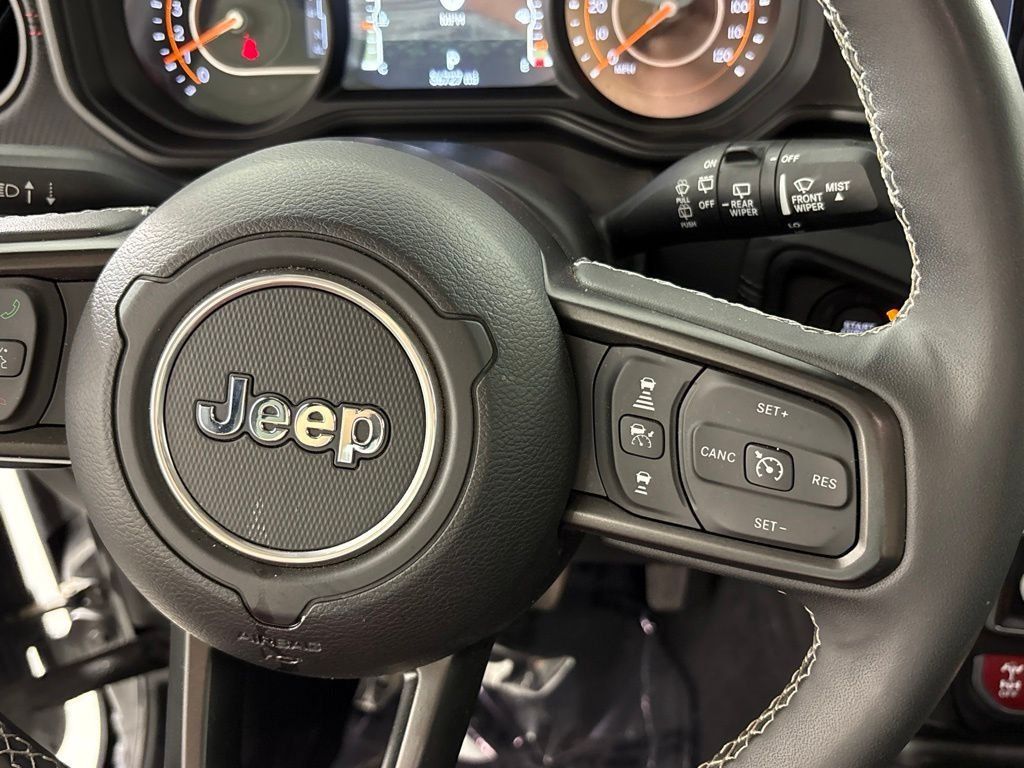 Used 2025 Jeep Wrangler Unlimited Rubicon w/ Convenience Group AWD/4WD image 29