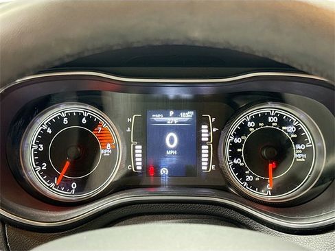 Used 2022 Jeep Cherokee Latitude image 14