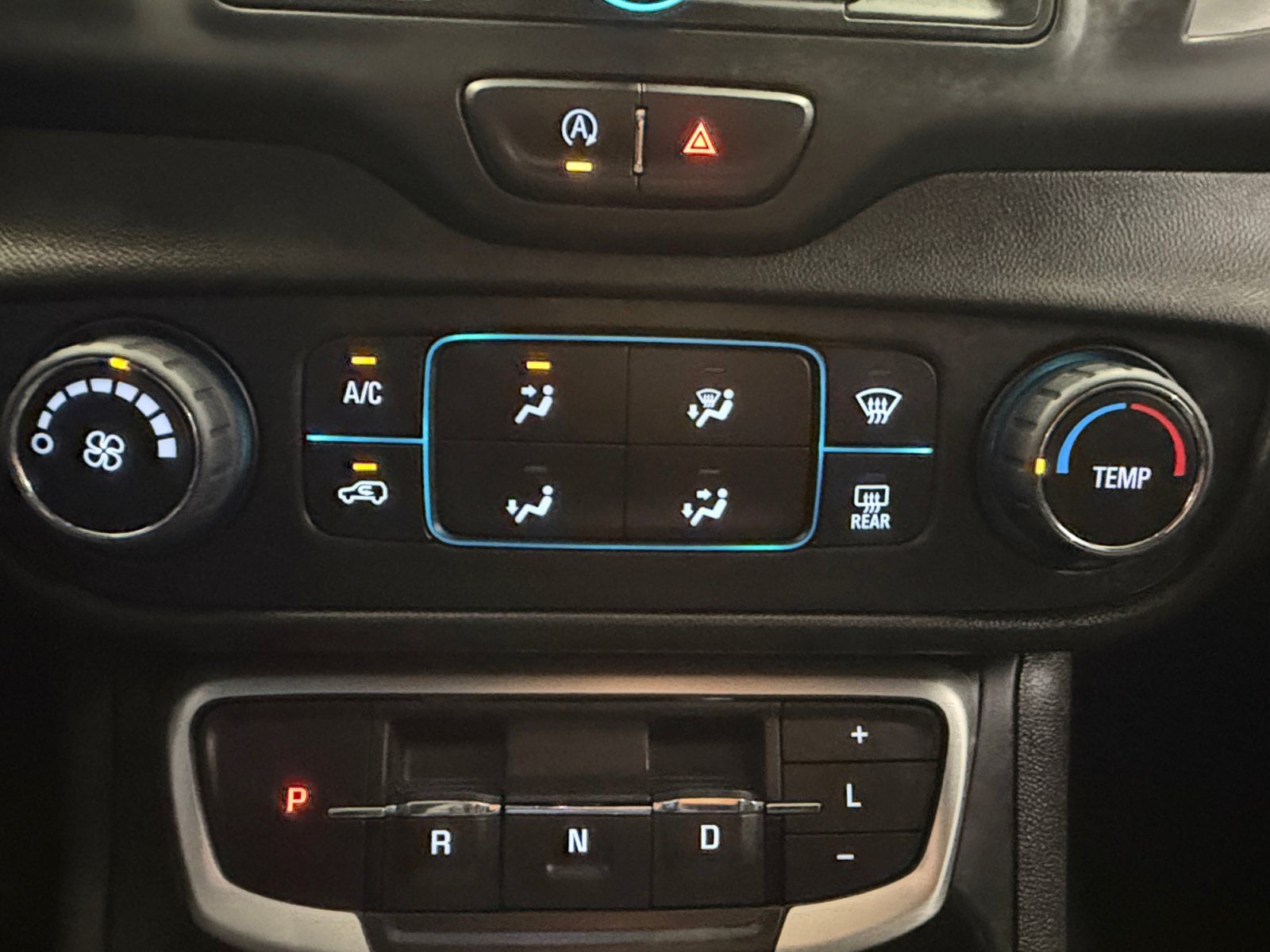 Used 2024 GMC Terrain SLE w/ Elevation Edition FWD image 18