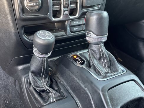 Used 2022 Jeep Wrangler Unlimited Sahara w/ Cold Weather Group image 26