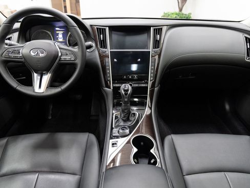 Used 2018 INFINITI Q50 Luxe w/ Cargo Package (L95) RWD image 5