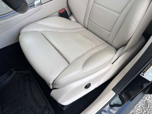 Used 2020 Mercedes-Benz GLC 300 4MATIC image 21