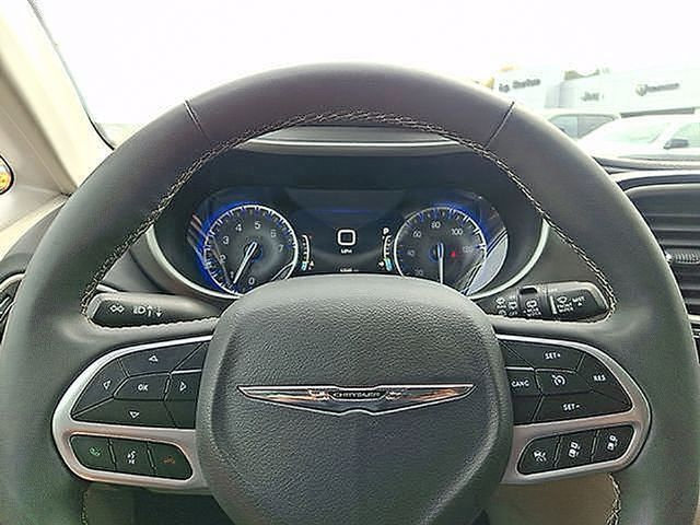 Used 2024 Chrysler Pacifica Touring-L FWD image 23