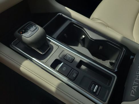 Certified 2025 Nissan Pathfinder SL FWD image 25