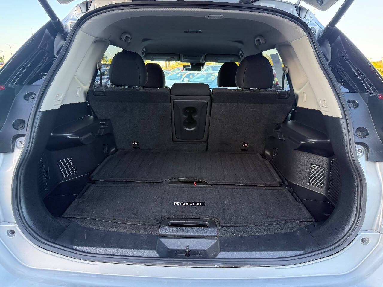 Used 2020 Nissan Rogue SV w/ Premium Package FWD image 15