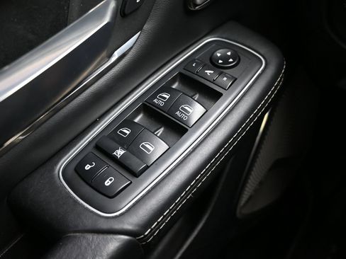 Used 2020 RAM 1500 Limited w/ Black Appearance Package AWD/4WD image 25