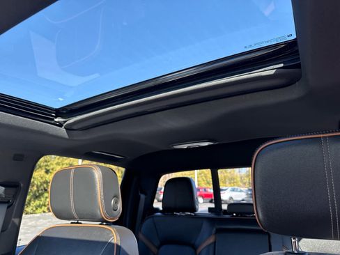 Used 2023 GMC Canyon AT4 w/ AT4 Premium Package image 24