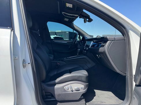 Used 2024 Porsche Macan AWD/4WD image 19