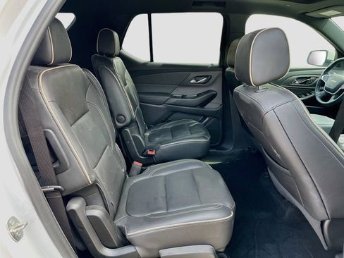 Used 2023 Chevrolet Traverse Premier FWD image 31