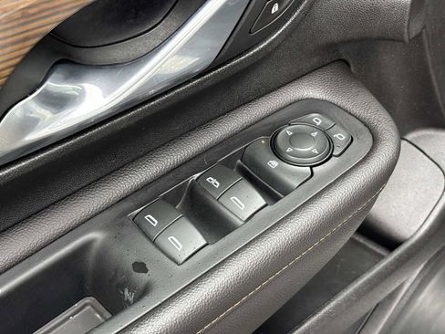 Used 2020 GMC Terrain SLE w/ Driver Convenience Package FWD image 13
