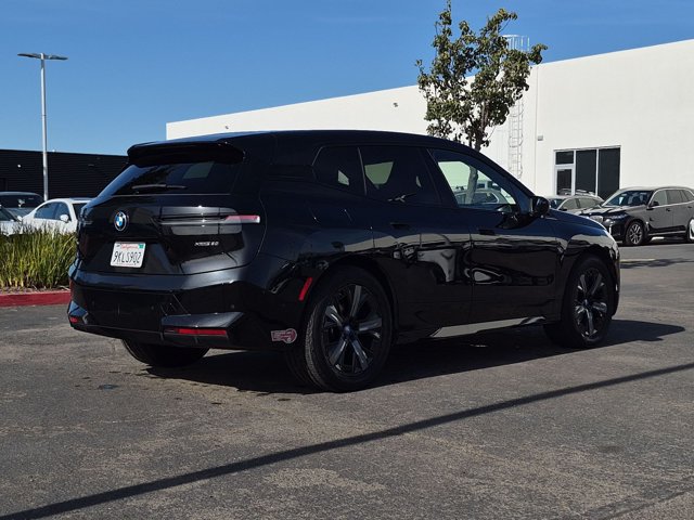 Used 2024 BMW iX xDrive50 w/ Sport Package AWD/4WD image 5