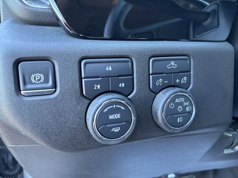 Used 2025 Chevrolet Silverado 2500 LT image 23