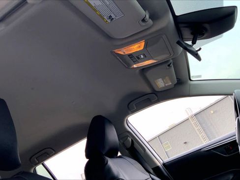 Used 2021 Toyota RAV4 LE image 14