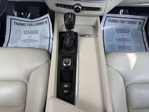 Used 2018 Volvo XC60 T5 Momentum w/ Vision Package AWD/4WD image 26