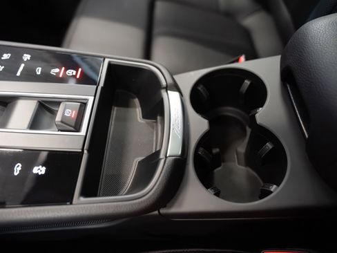 Certified 2025 Porsche Macan S image 18