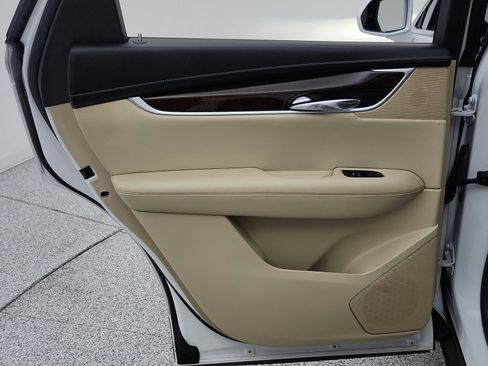 Used 2017 Cadillac XT5 Luxury w/ Driver Awareness Package FWD image 28