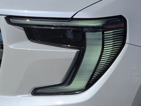 Used 2024 GMC Acadia Denali image 7