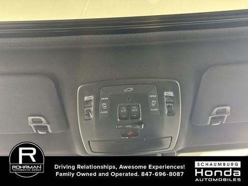 Used 2025 Toyota Sienna Platinum image 11