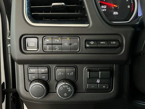 Used 2021 Chevrolet Suburban High Country w/ Premium Package image 16