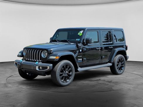 Used 2023 Jeep Wrangler Unlimited Sahara w/ Cold Weather Group AWD/4WD image 3