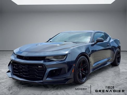 Used 2019 Chevrolet Camaro ZL1 RWD image 4
