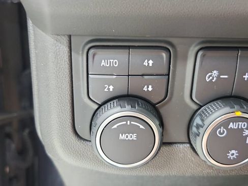 Used 2023 Chevrolet Tahoe Z71 w/ Luxury Package AWD/4WD image 31