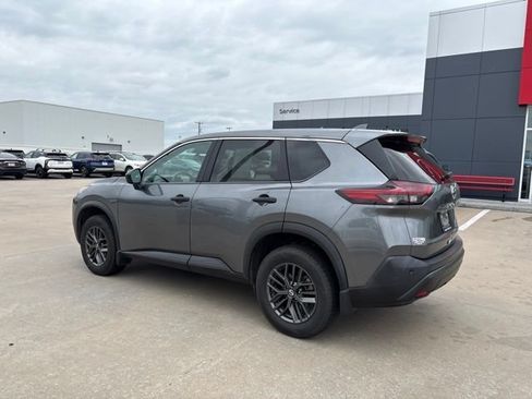 Used 2021 Nissan Rogue S FWD image 4