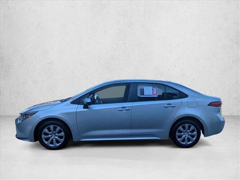 Used 2025 Toyota Corolla LE image 8