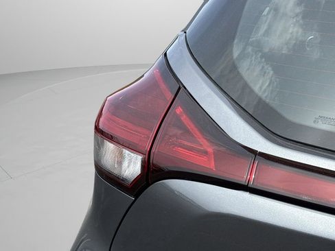 Certified 2024 Nissan Kicks SR FWD image 18