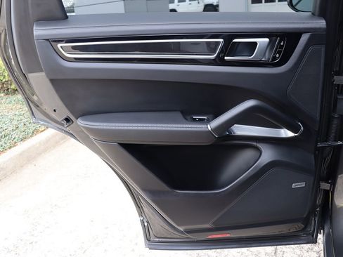 Used 2020 Porsche Cayenne Turbo image 59