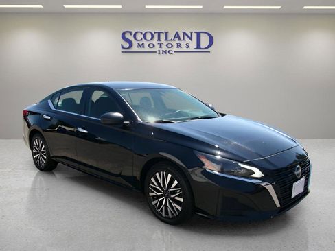 Used 2024 Nissan Altima 2.5 SV FWD image 4