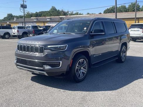 Used 2024 Jeep Wagoneer L Series II w/ Flexible Seating Group RWD image 9