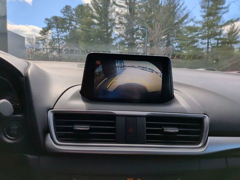 Used 2018 MAZDA MAZDA3 Touring image 22