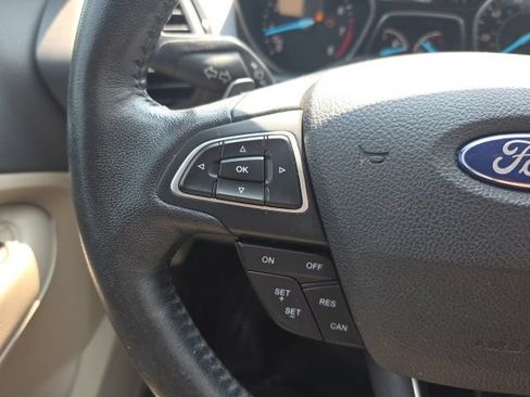 Used 2017 Ford Escape Titanium FWD image 17
