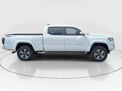 Used 2017 Toyota Tacoma TRD Sport w/ Tow Package RWD image 4
