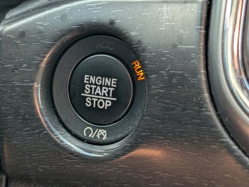 Used 2018 Jeep Grand Cherokee Altitude AWD/4WD image 24