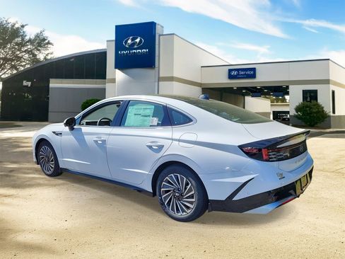 New 2026 Hyundai Sonata Limited FWD image 3