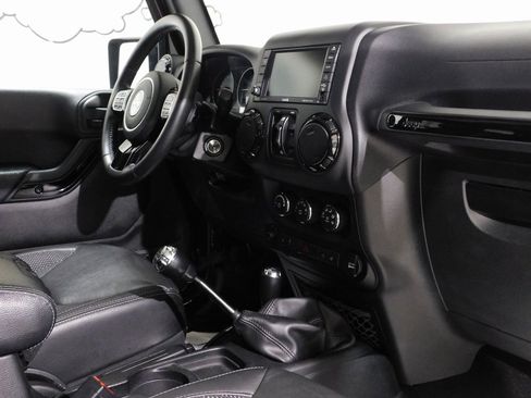 Used 2016 Jeep Wrangler Unlimited Sahara image 93