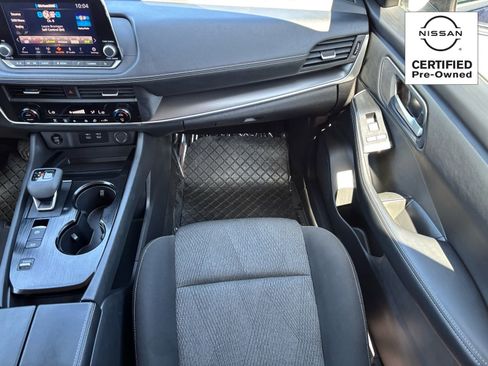 Certified 2025 Nissan Rogue SV FWD image 15