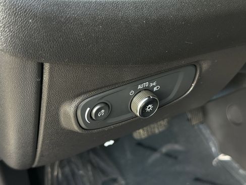 Used 2023 Chevrolet Equinox LT FWD image 25