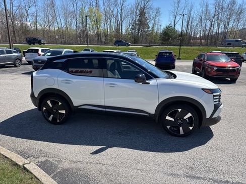 New 2026 Nissan Kicks SR w/ SR Premium Package AWD/4WD image 16