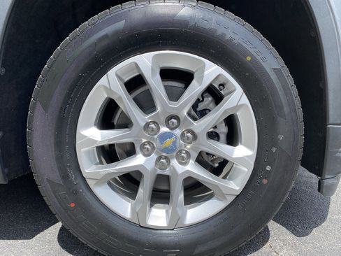 Used 2021 Chevrolet Traverse LS FWD image 38