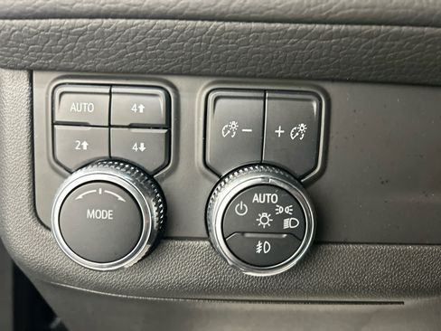 Used 2024 GMC Yukon XL Denali AWD/4WD image 10