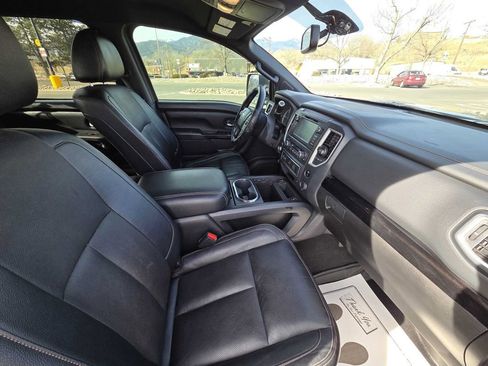 Used 2019 Nissan Titan SL w/ Midnight Edition image 10