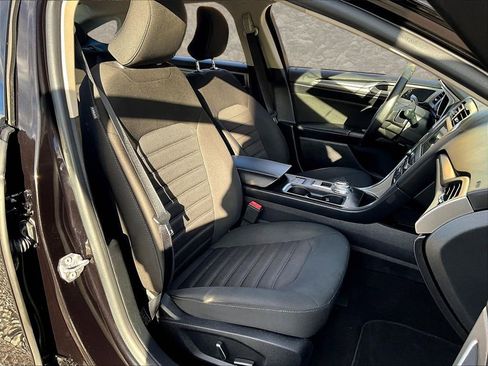 Used 2019 Ford Fusion SE image 7